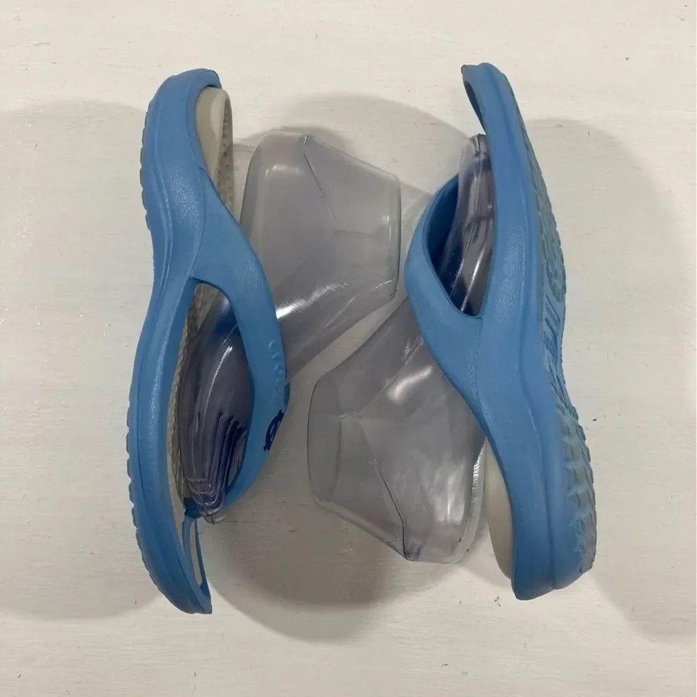 UNC Crocs Thong Sandals Unisex M6 W8 Blue Gray Flip Flop Like New